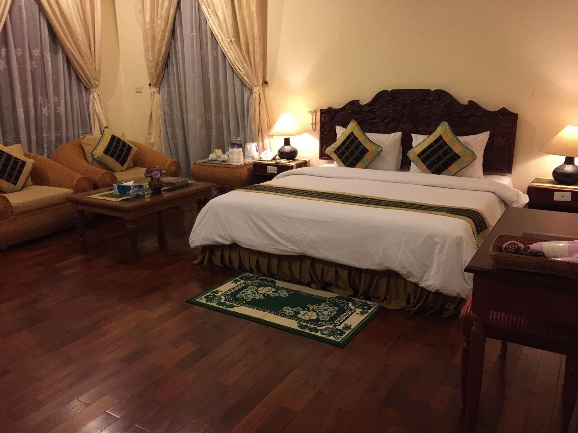 Champasak Palace Hotel Paksze Kültér fotó