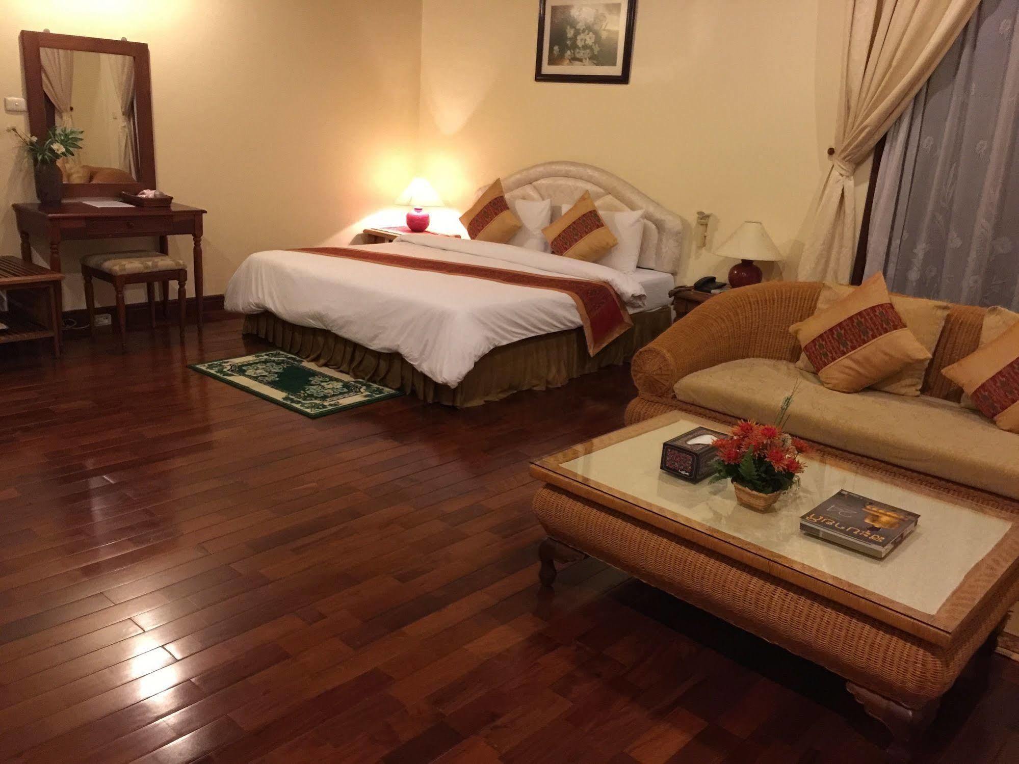 Champasak Palace Hotel Paksze Kültér fotó